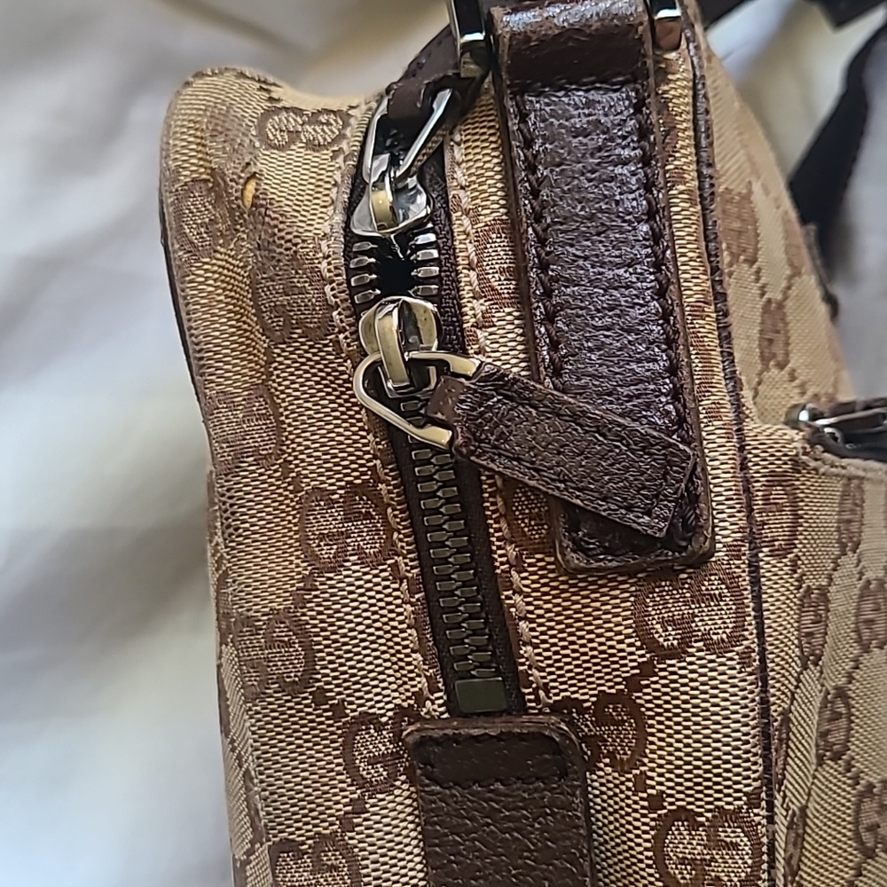 Gucci Crossbody - Picture 9 of 14